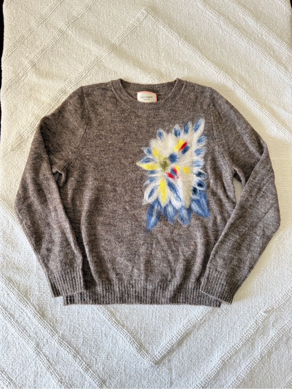 Like New! Saccharine New York gray wool sweater floral detail size small